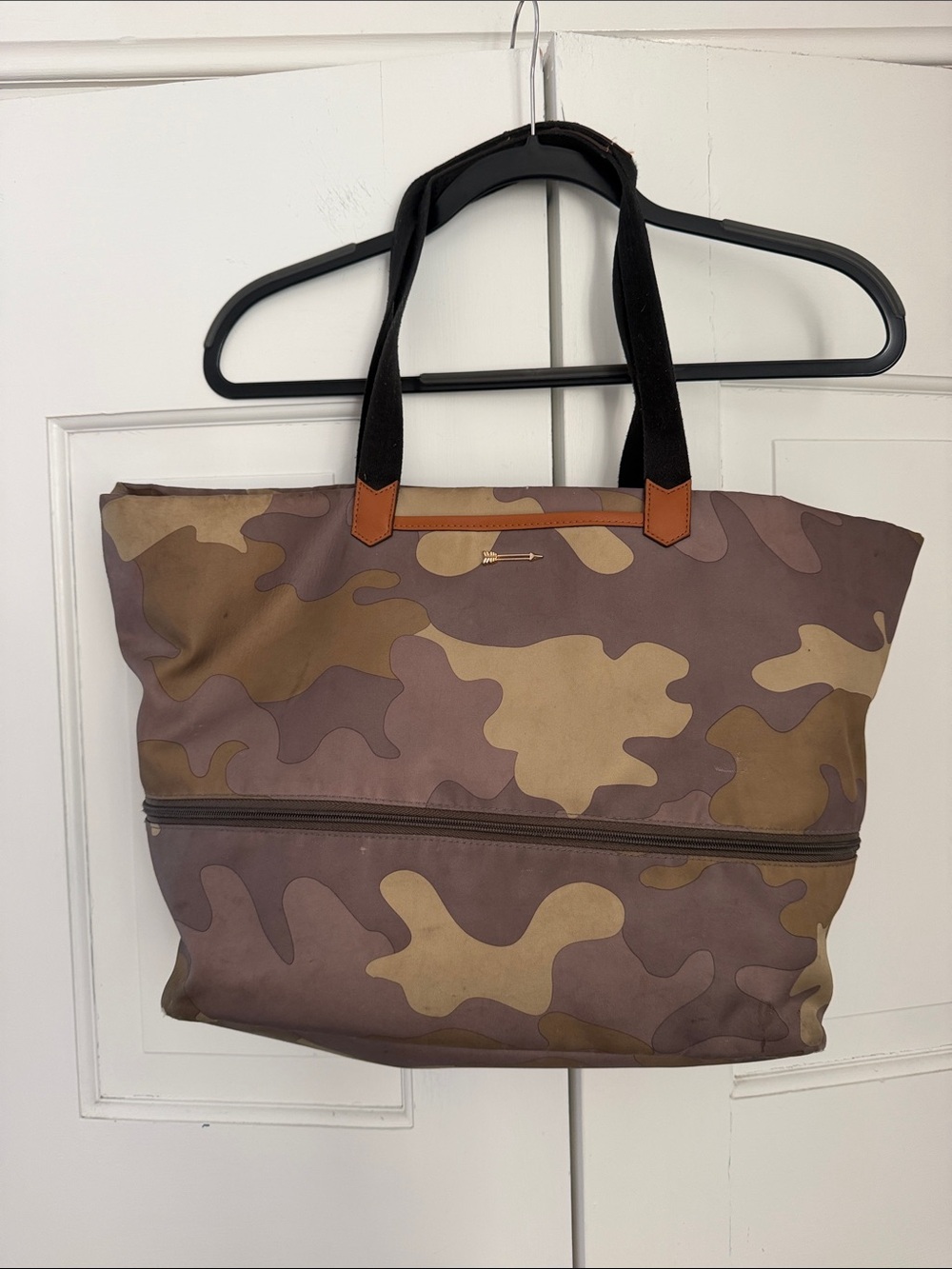 Stella & Dot Camouflage Tote in Brown and Tan with Black Handles